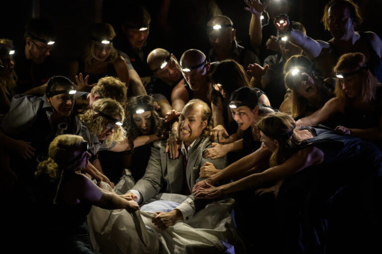 Opera I Idomeneo: Evan LeRoy Johnson (Idomeneo), Sbor Státní opery – foto: Serghei Gherciu