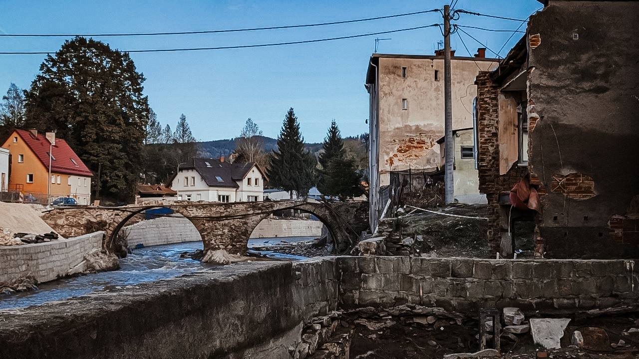 Zniszczenia powodziowe mostu św. Jana w Lądku Zdroju - 12 października 2024 r. / Gosia Fraser