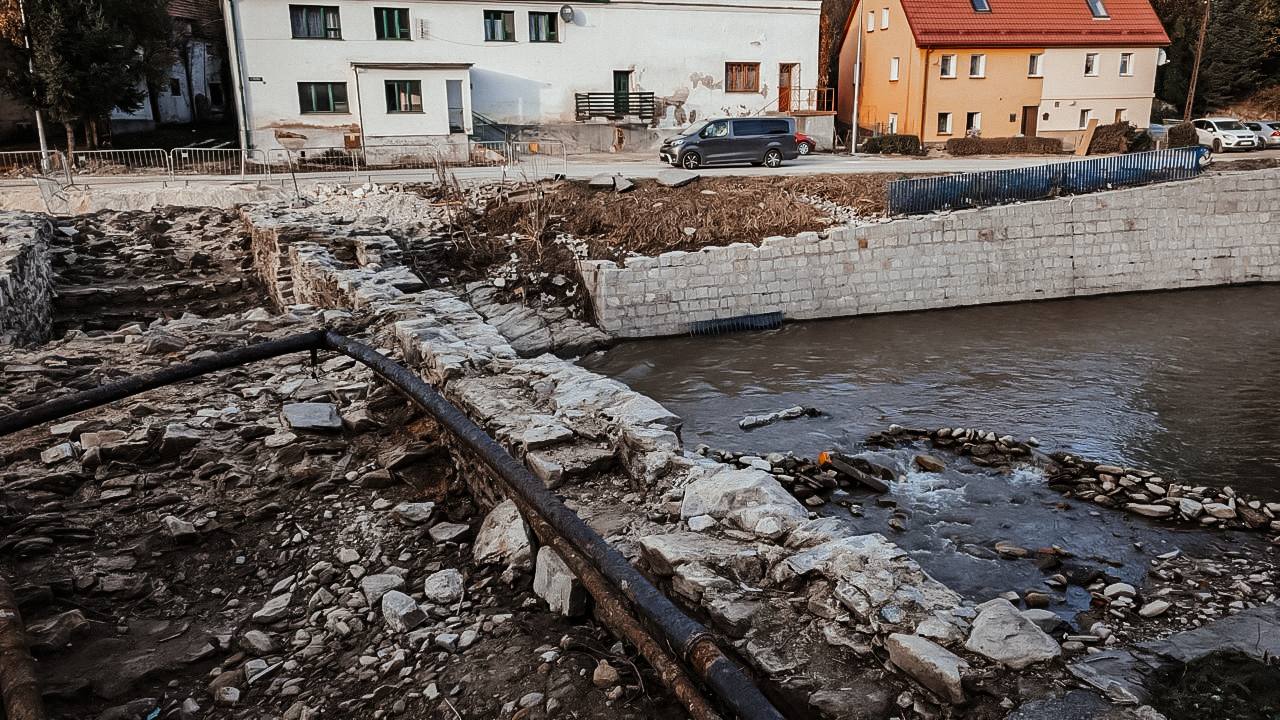 Zniszczenia powodziowe mostu św. Jana w Lądku Zdroju - 12 października 2024 r. / Gosia Fraser