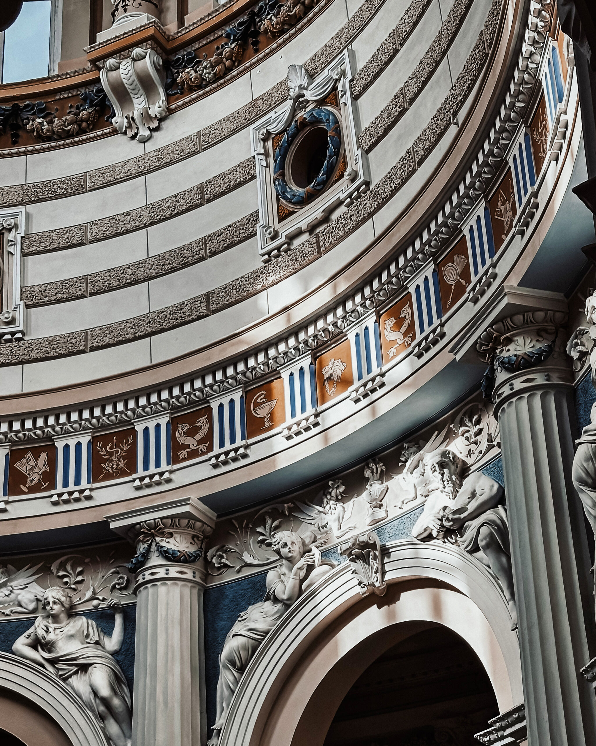 Wojciech - dekoracje wewnątrz kopuły - wiosna 2024 r. / fot. Gosia Fraser