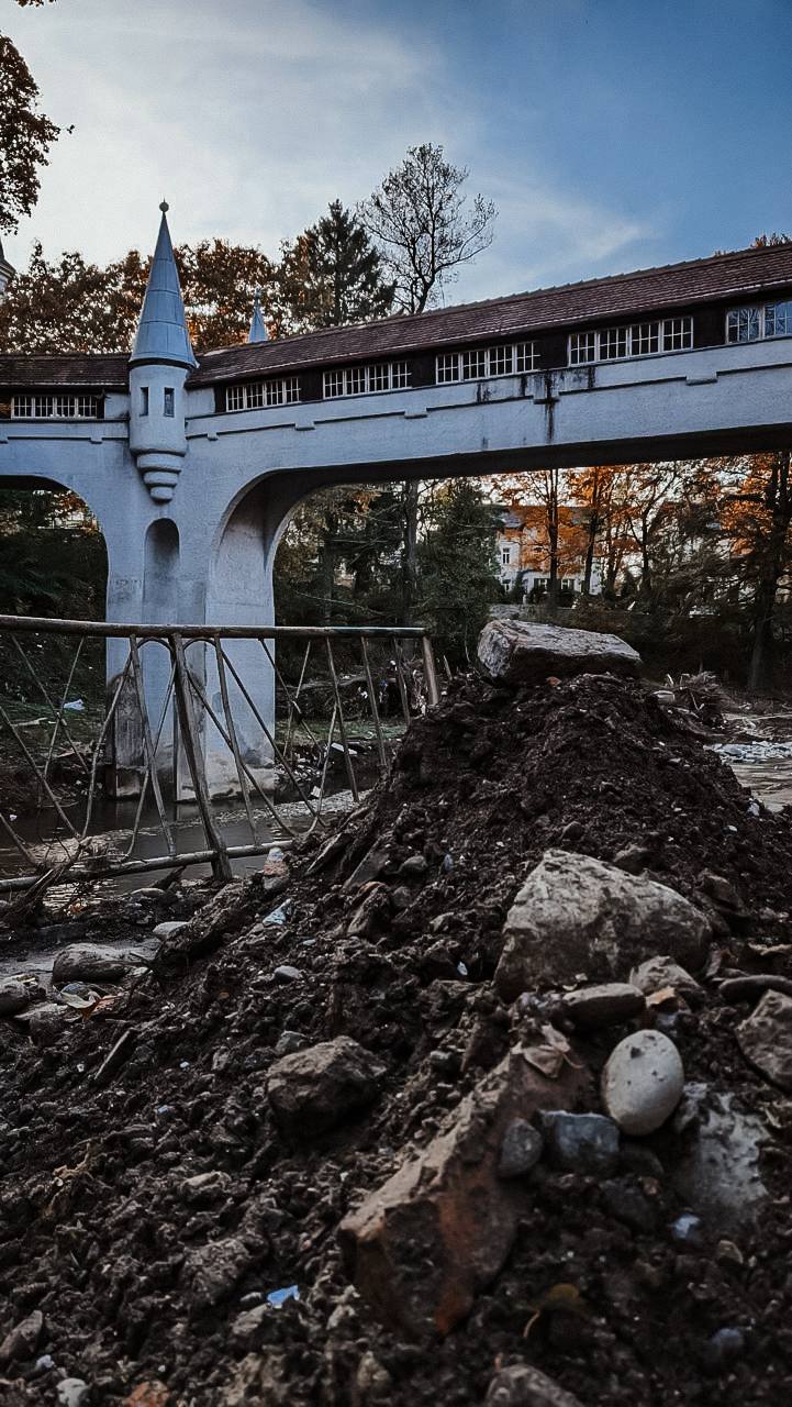 Kryty most niecały miesiąc po powodzi z 2024 r. / fot. Gosia Fraser